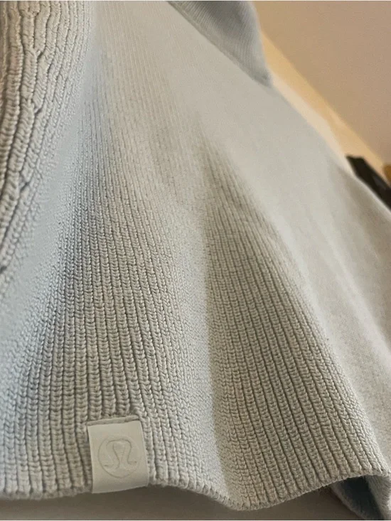 Lululemon Merino Wool Blend Ribbed Turtleneck Knit Sweater in Powder Blue Size 2 - Picture 2 of 4